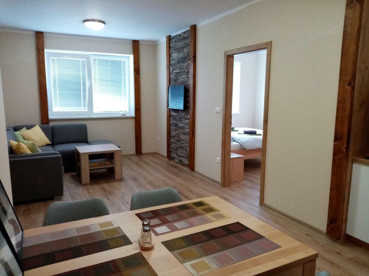 Ferienwohnung Elejan Bešeňová Exterior foto